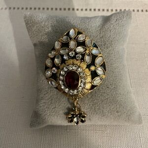 Red Oval Vintage Resin and Clear Rhinestone Gold Tone Booth